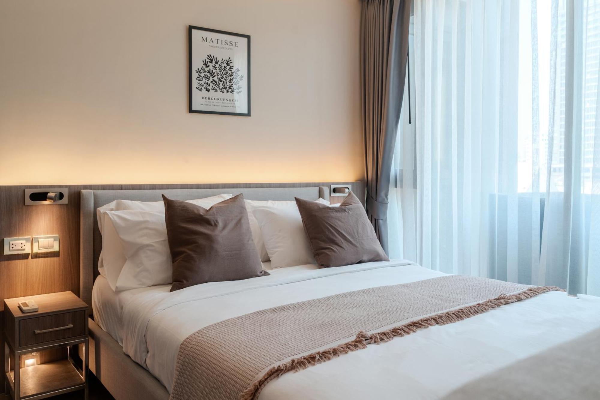 Luxury 2br With Sky Pool & Gym Near Bts Thong Lo Bangkok