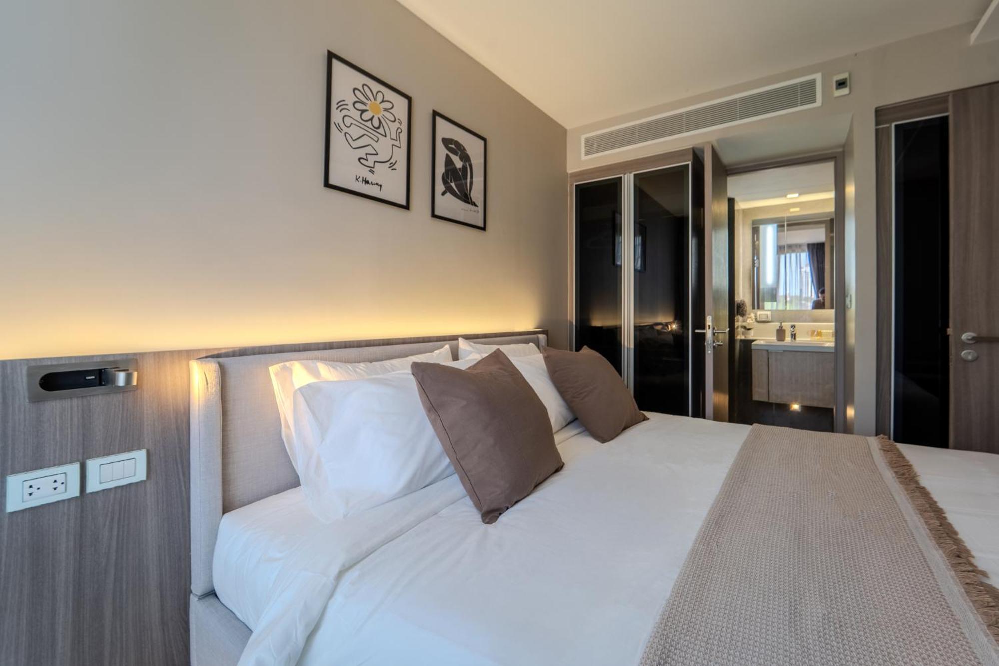 Luxury 2br With Sky Pool & Gym Near Bts Thong Lo * Bangkok