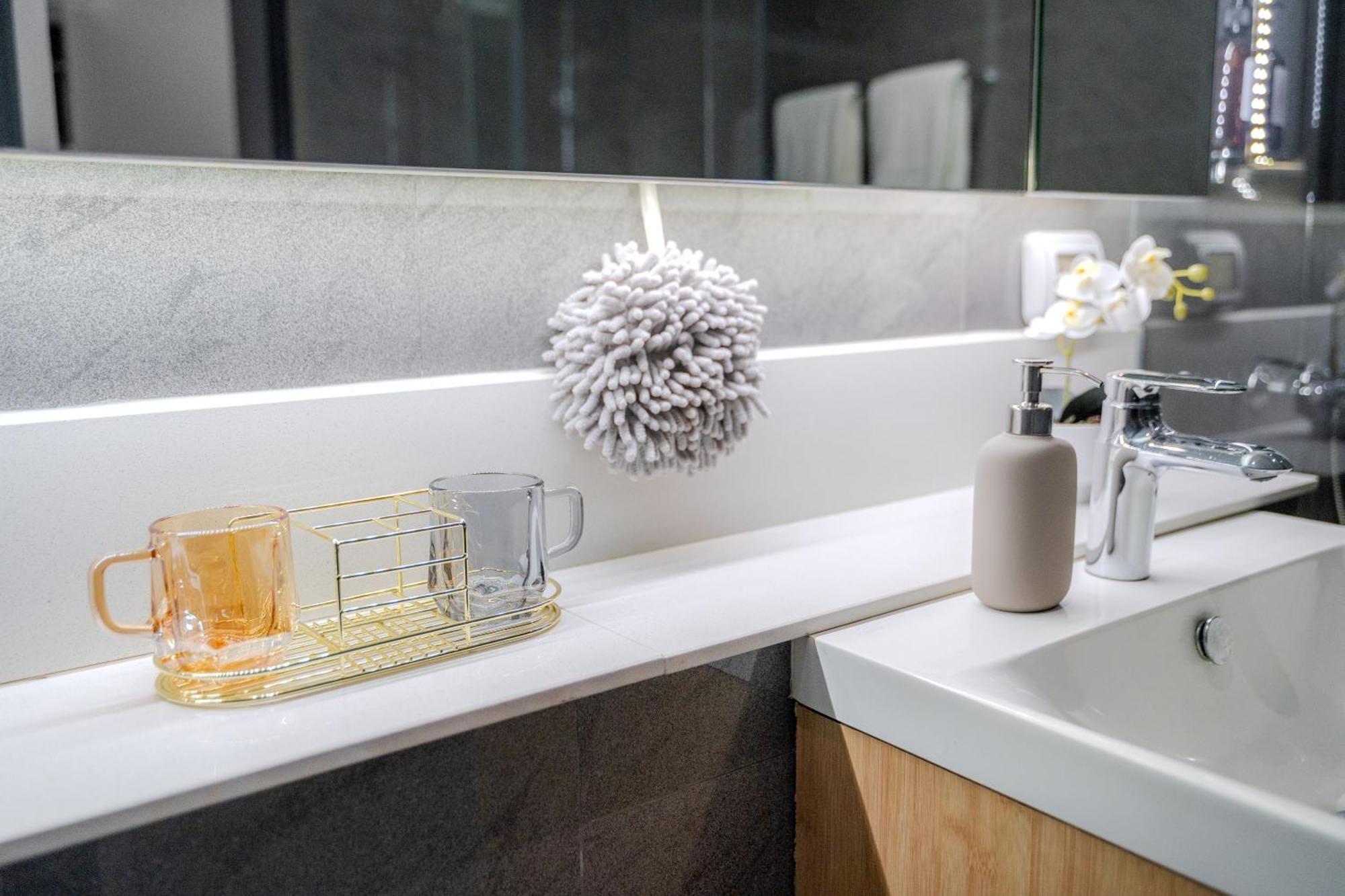 Luxury 2br With Sky Pool & Gym Near Bts Thong Lo Apartment Bangkok