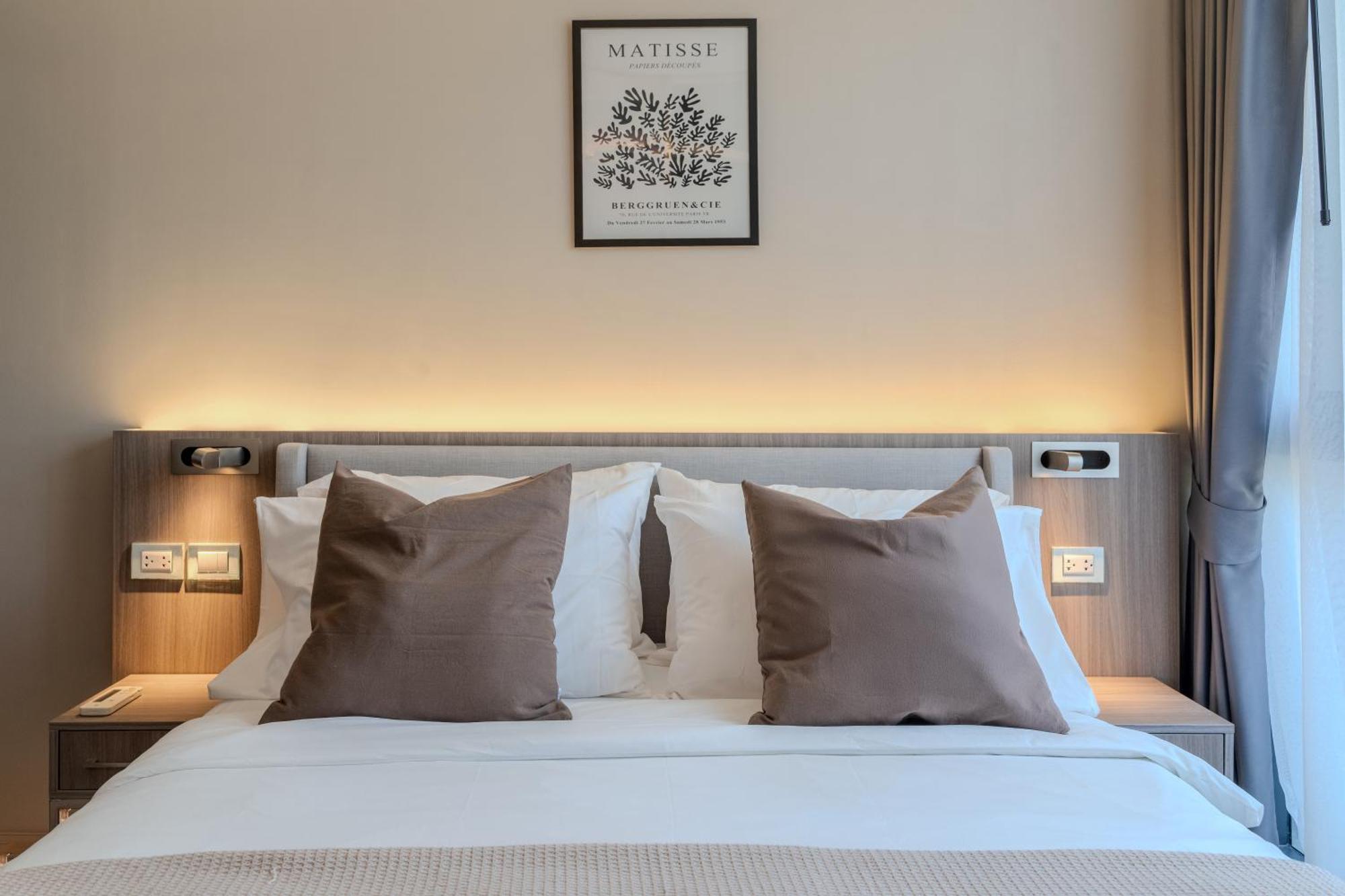 Luxury 2br With Sky Pool & Gym Near Bts Thong Lo Bangkok